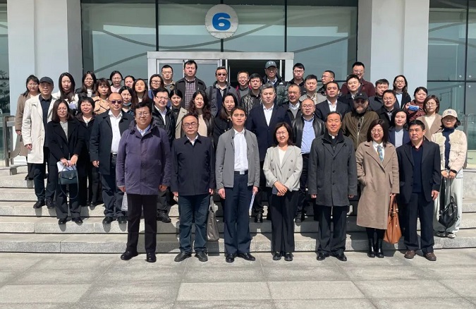 改尺寸-城鄉(xiāng)規(guī)劃學會合影留念.jpg 改尺寸-城鄉(xiāng)規(guī)劃學會合影留念.jpg